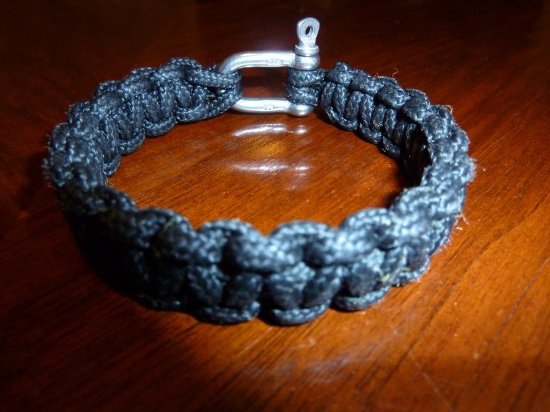 Braccialetti survival con nodi marinari