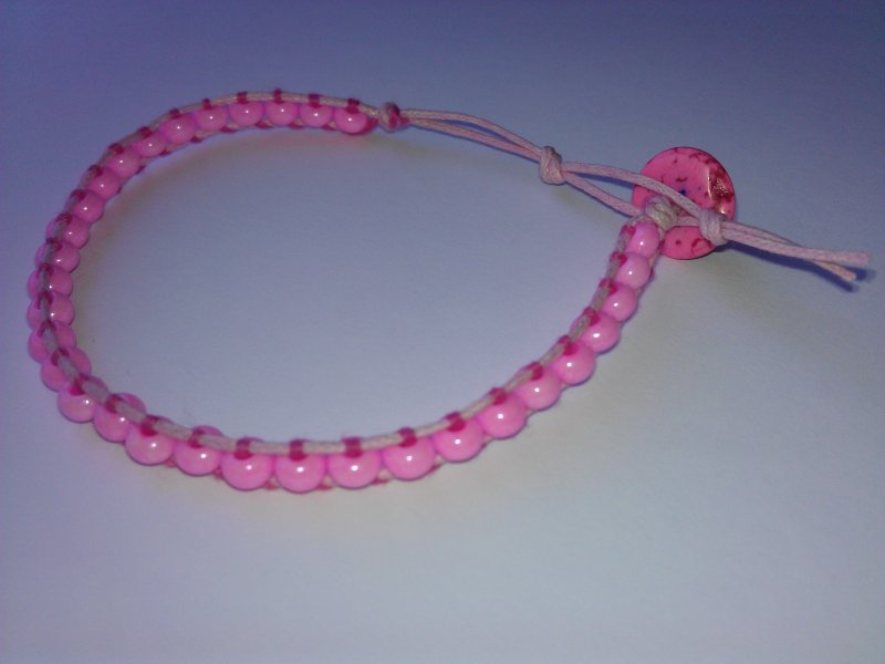 Chan Luu : cotone cerato rosa e filo di cotone, perline in vetro  bottone  in pietra