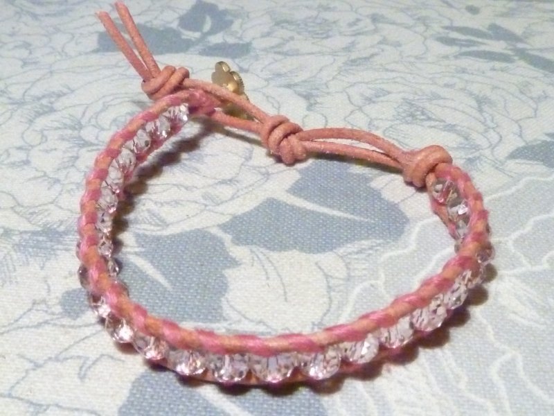 Chan Luu : cotone cerato rosa e filo di cotone, perline in cristallo bottone  in metallo