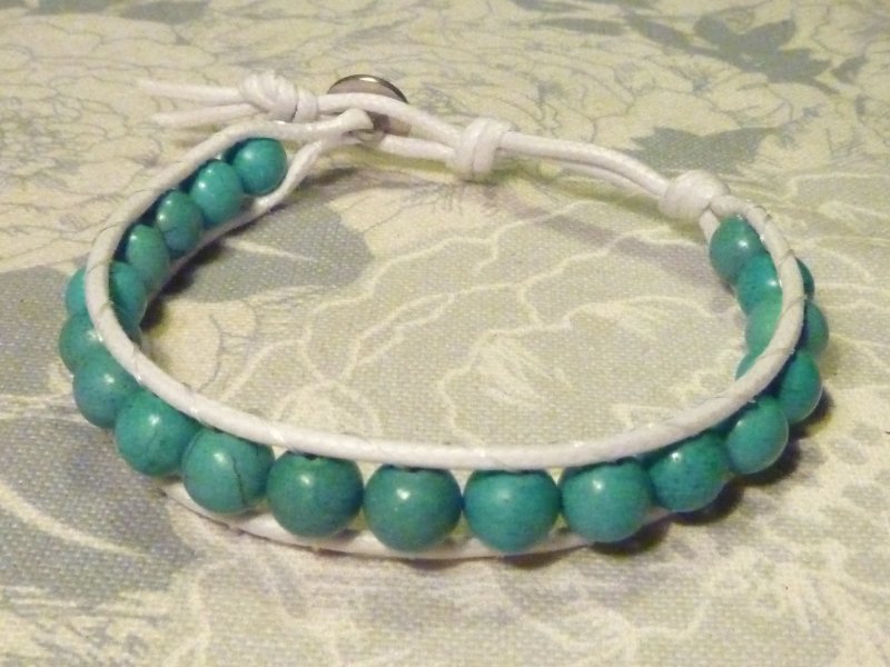 Chan Luu : cotone cerato bianco e filo di nylon, perline in turchese bottone  in metallo