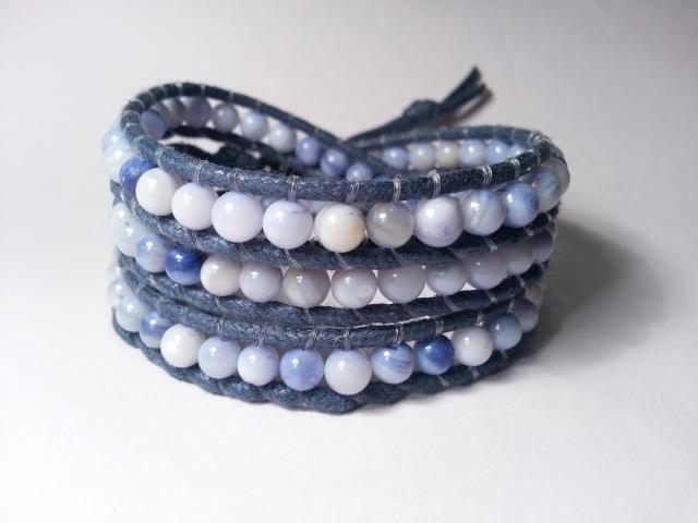 Chan Luu : cotone cerato blue e filo di nylon, perle in pietra dura bottone  argentato